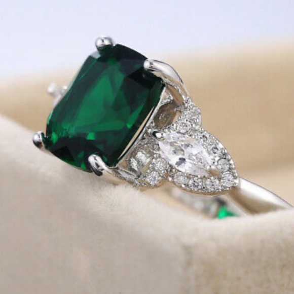 New 925 Sterling silver diamond Emerald stone Ring - Picture 2 of 4